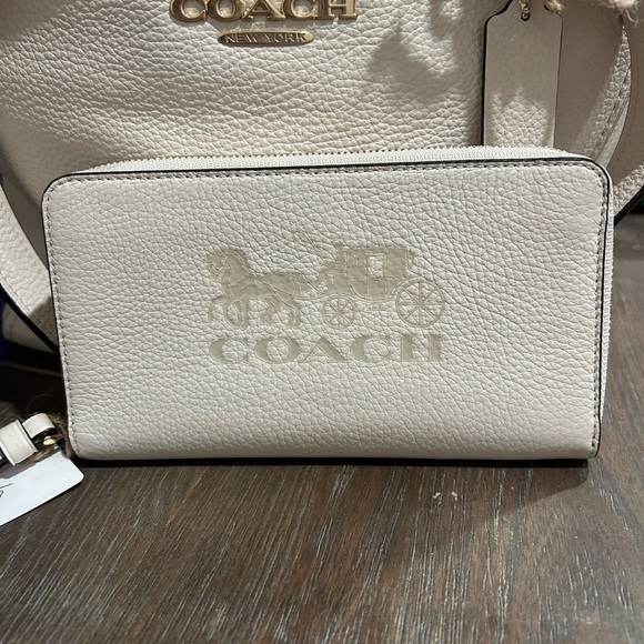 New Coach Hand Bag with wallet tags still on - Picture 5 of 6